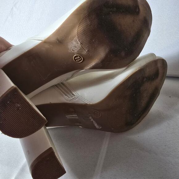 Womens White Heel Open Toe Shoes Size 7.5 - Picture 7 of 9